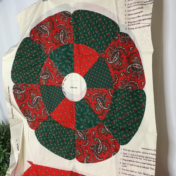 Vintage DIY Wreath screen print on fabric by Cranston Print Works Co. - Picture 2 of 6